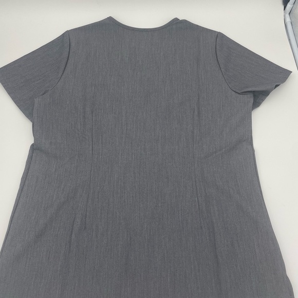 FIGS Scrub Top Woman’s-Size Medium Graphite - Picture 3 of 4